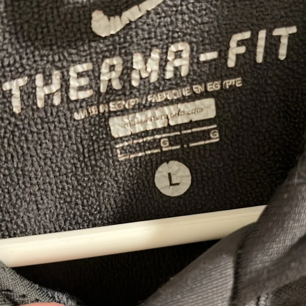 Nike Men’s Large Therma Fit Hoodie - Picture 2 of 2